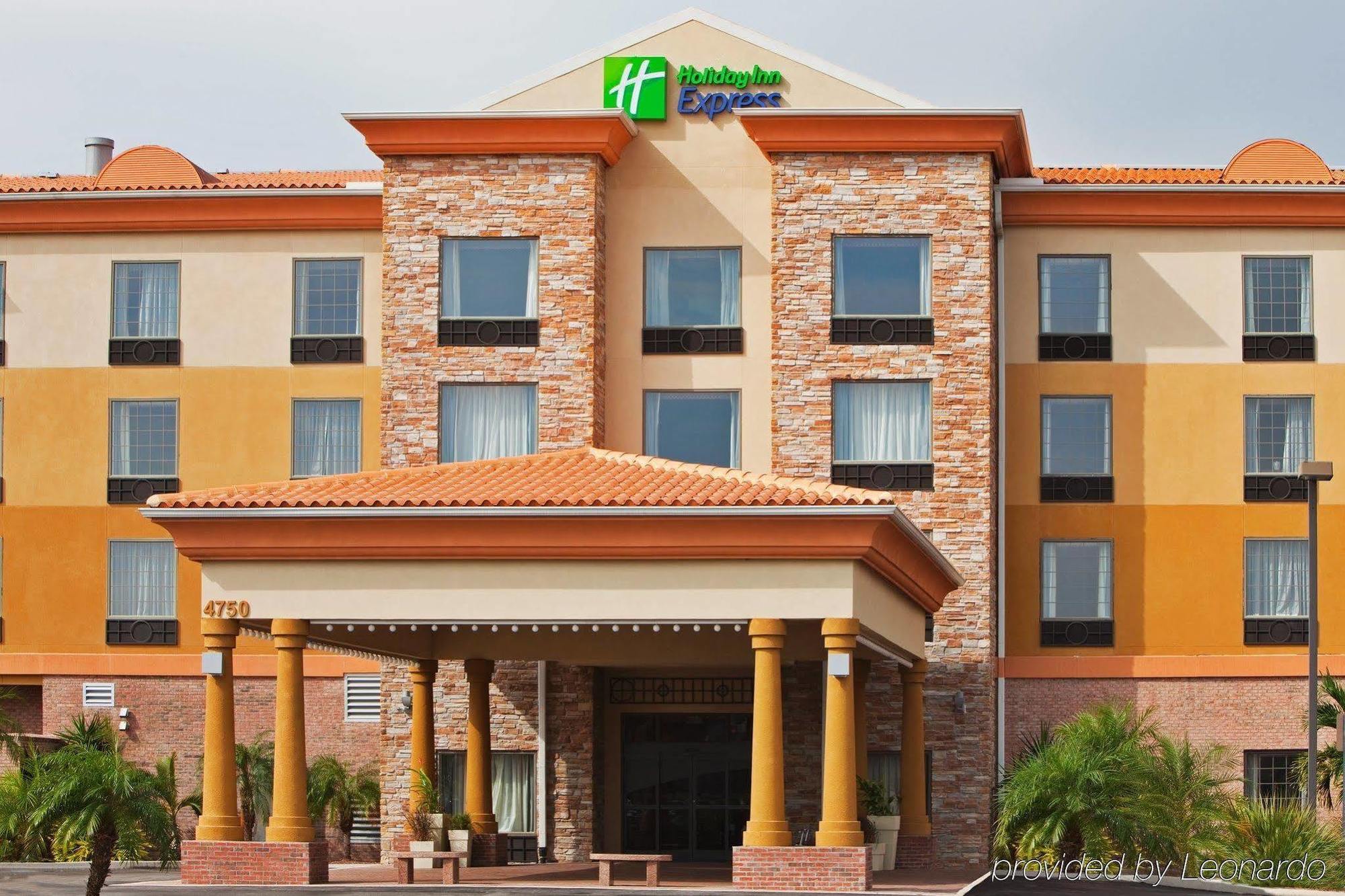 Country Inn & Suites By Radisson, Tampa Airport East-Rj Stadium Exterior photo